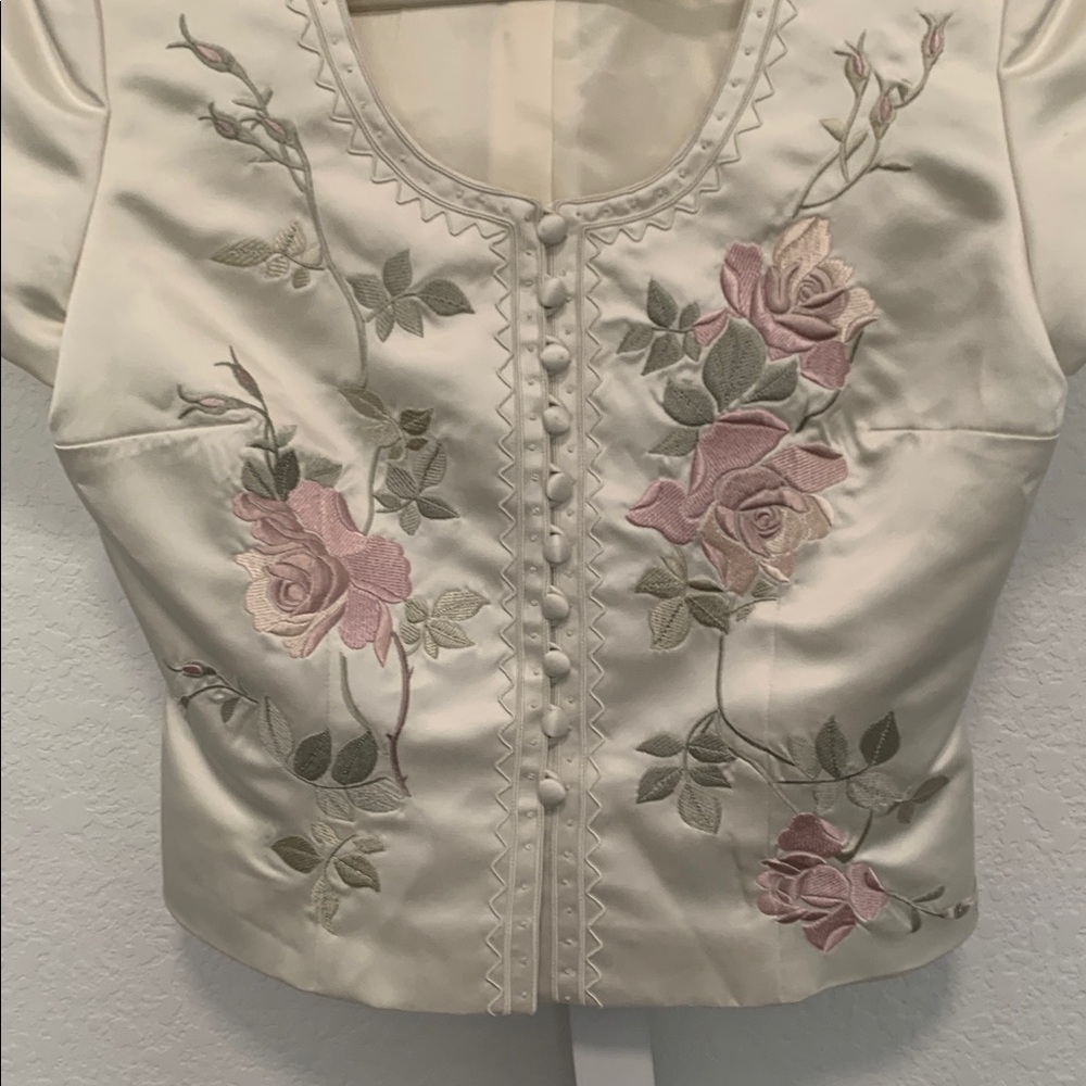 Vintage Donna Morgan Satin Floral Embroidered Short Sleeve Button Down Top - Picture 2 of 6